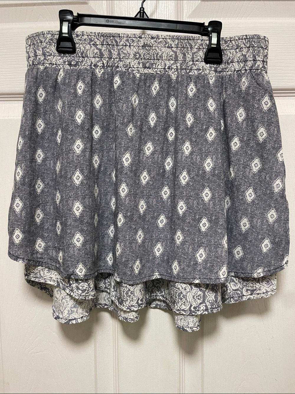Bebop Tiered Mini Skirt Size L Grey Diamond Paisley Pattern Smocked Waist